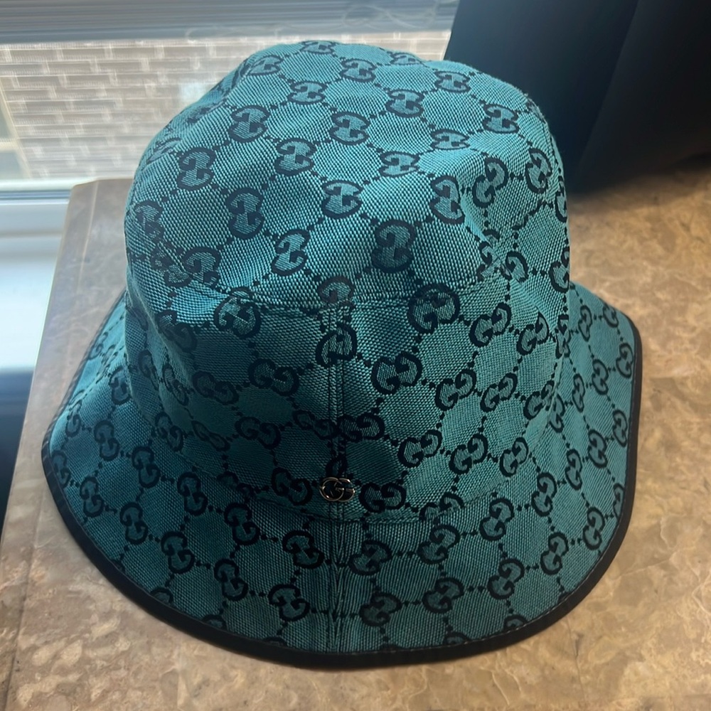 New AUTHENTIC sapphire/blue one size fit all Gucci Bucket Hat.